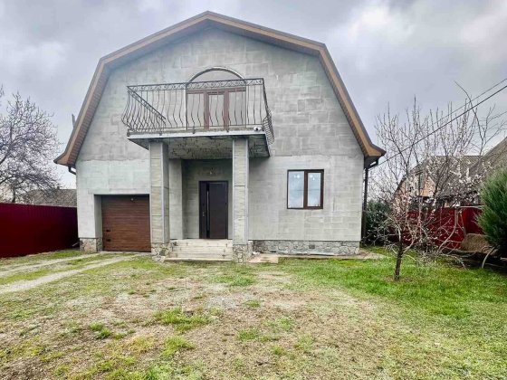 У продажу два приватних будинки на земельній ділянці 7.5 сот Полтава