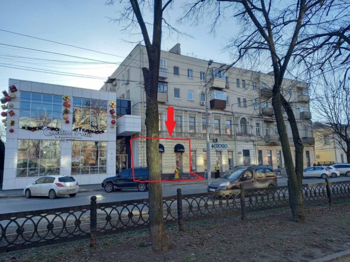 Оренда магазина на червоній лінії з окремим входом Яворницького 105. Червона лінія, окремий вхід, ві - фото 1