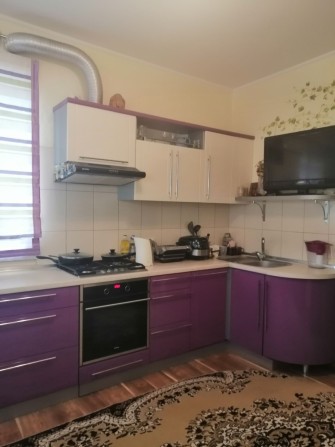 ЕКСКЛЮЗИВНА ПРОПОЗИЦІЯ!!! Велика частина будинку з окремим двором та ремонтом, меблями та технікою у - фото 1