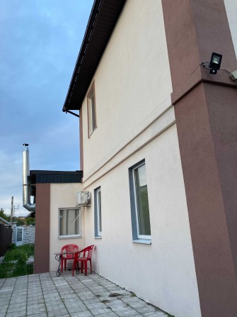 Гарна 1/2  частина будинку з ремонтом,  2 поверхи, район ХС. - фото 1