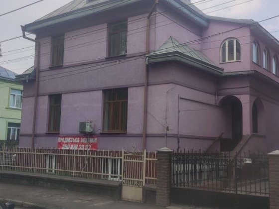 Большой особняк в центре города Черновцы