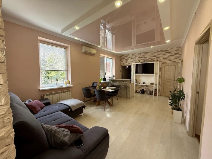 Гарний будинок в центрі Ужгорода - фото 1