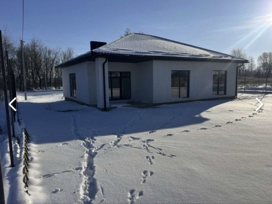 Будинок біля авторинку Ровно