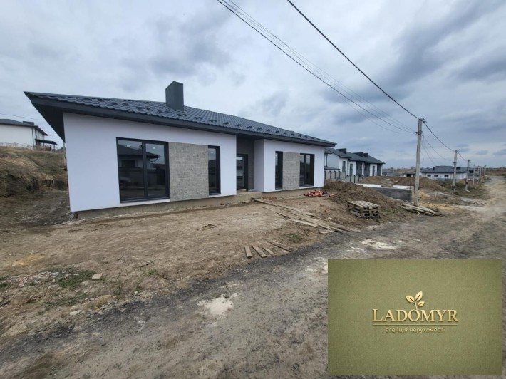 Продаж / Будинок / Масив Зоряний, Ювілейний, Рівне - фото 1