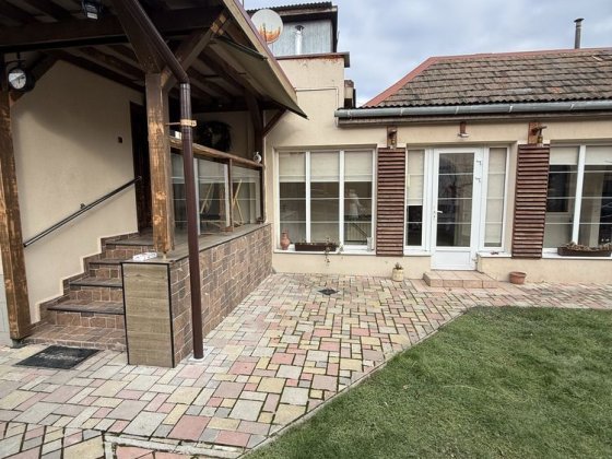 Продам будинок поблизу центру міста Ужгород