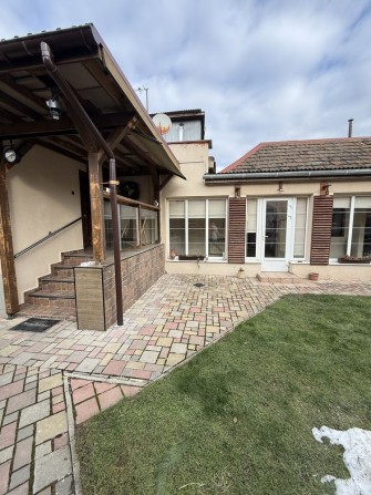 Продам будинок поблизу центру міста - фото 1