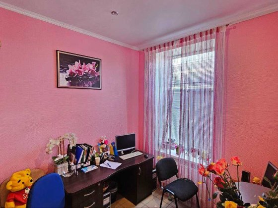 Частина будинку з фасадом на Грушевського та Хрещатик. Черкассы