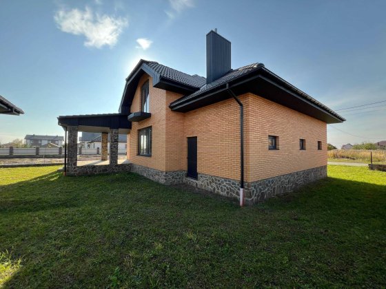 Продам добротний будинок з земельною ділянкою Ровно