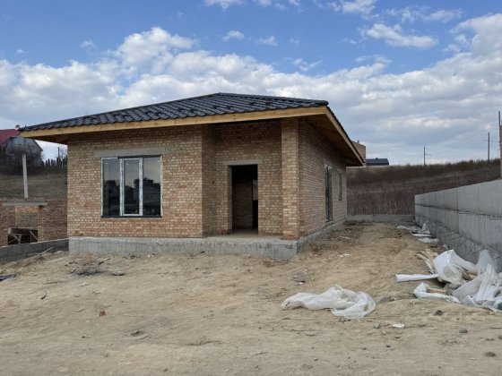 Продам окремий будинок на ділянці 4 сот! Р-н Авторинку Ровно