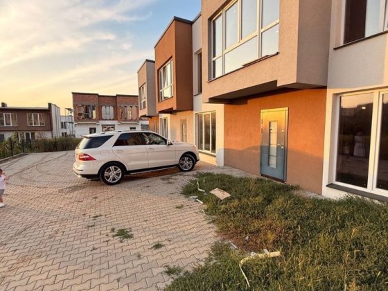 Таунхаус 120 м², 3 кімнати, 2 санвузли, місце під авто, Спортивна Черновцы