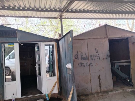 Сдам два железных гаража  под бизннс