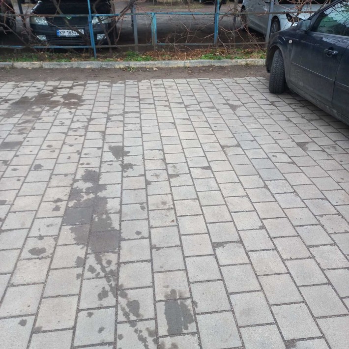 Стоянка під охороною в районі 95-го кварталу - фото 1