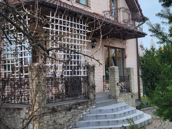 Отдельно стоящий дом по ул Леси Украинки Чернігів