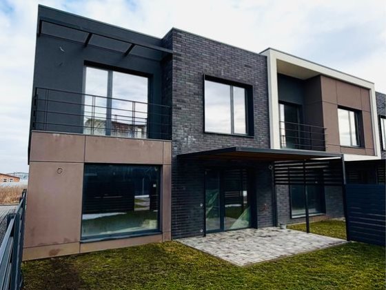 Сучасний таунхаус з гарним плануванням Чернівці