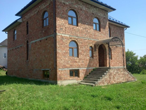Продам
2х пов будинок +цокольний пов.
Сторожинецький район,с.Заволока Чернівці