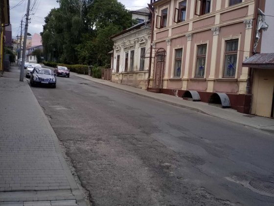 Продаж двоповерхового будинку в центрі міста Чернівці