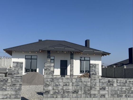 Будинок з усіма чорновими роботами -2 км від міста Рівне