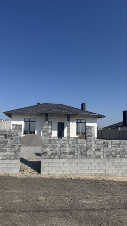 Будинок з усіма чорновими роботами -2 км від міста - фото 1
