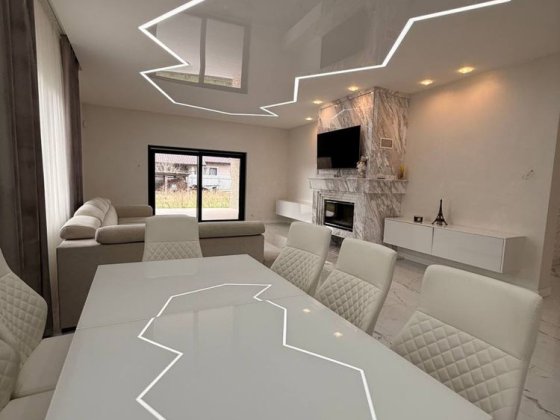 Продаж будинку / Табла Ужгород