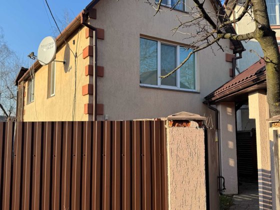 ПРОДАЖ  затишного будинку 110 м кв + 3,5 сотки в  Оболонському  районі  Києва всього в  300 метрах в Київ