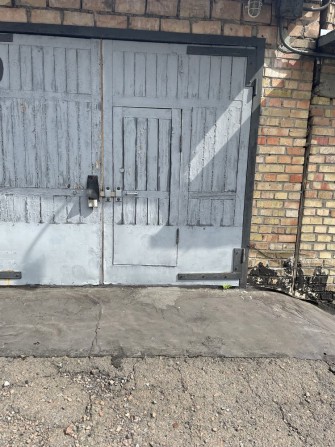 Здам гараж ,  недалеко Novus   Севстопільська площа .  Чистий , сухий , 20 м2. - фото 1
