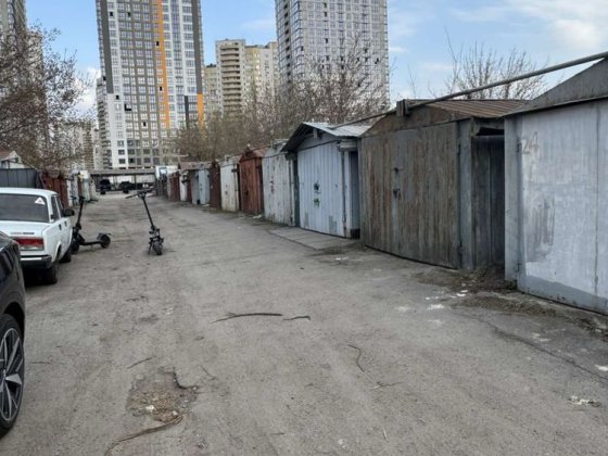 Оренда гаража вул. Урлівська ГК Позняки 2.