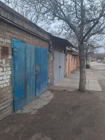 Пл. Поляка гараж кап. Сдам - фото 1