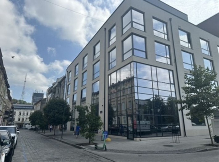 Оренда паркомісця центр Львова, ТЦ Форум, Оперний театр, Чорновола - фото 1