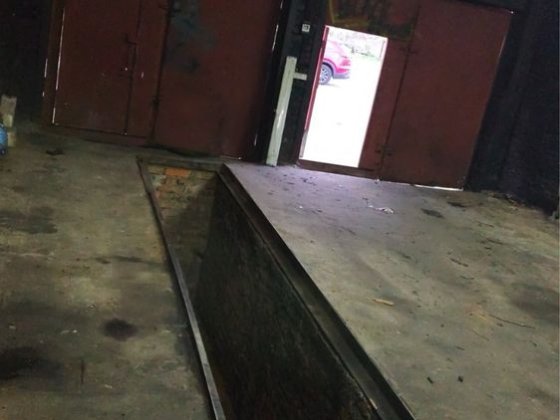 ДК Строителей ,двойной гараж с ямой ,центр