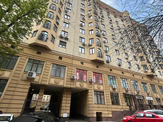 Вул. Полтавська,10. Паркомісце у підземному паркінгу.