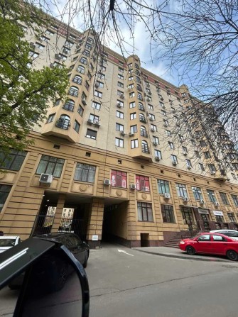 Вул. Полтавська,10. Паркомісце у підземному паркінгу. - фото 1