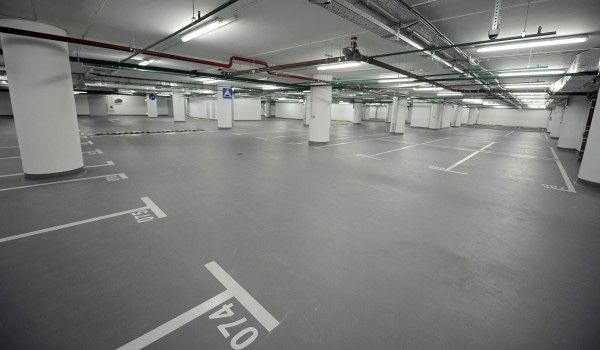 Сдам подземный паркинг с зарядкой - фото 1