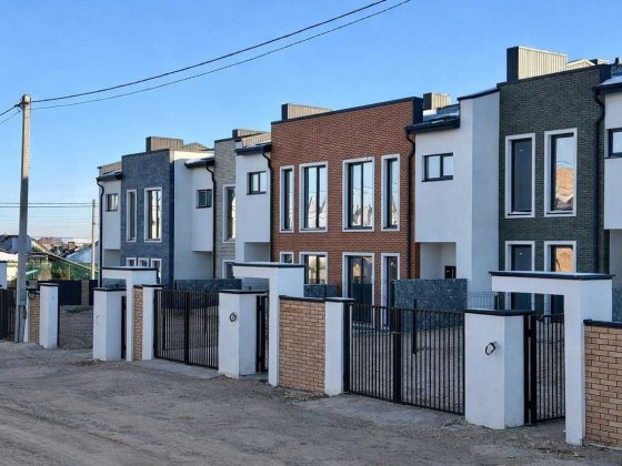 Продам ексклюзивний котедж на Щасливому Ровно