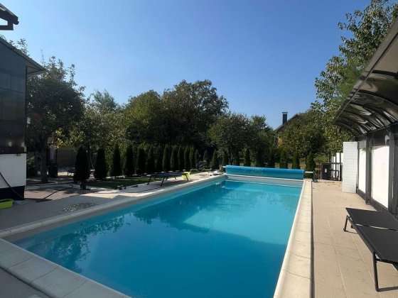 Будинок на Роші з басейном та повною енергонезалежністю Черновцы