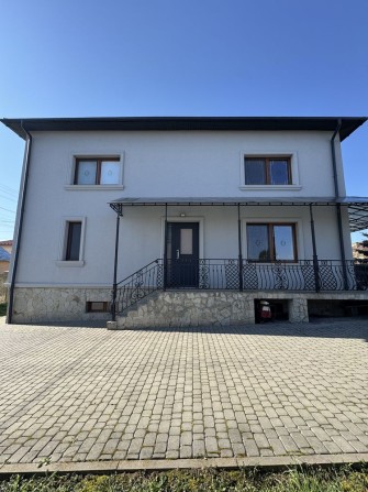 Будинок 180 м2, 10 сотих землі, окремий гараж, магазин, школа, садочок - фото 1