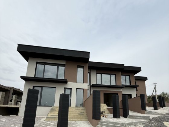 Продаж котеджів на Червениці, боищько до центральної дороги Ужгород