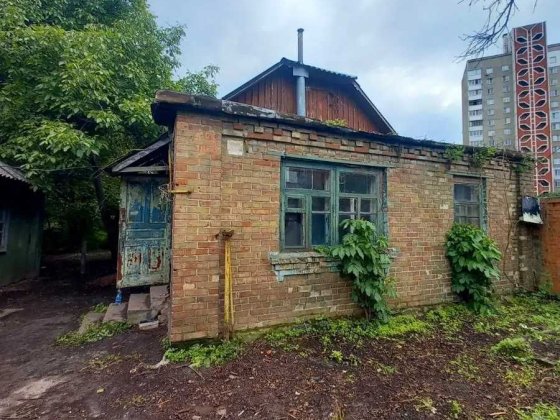 Будинок біля метро Академмістечко Київ