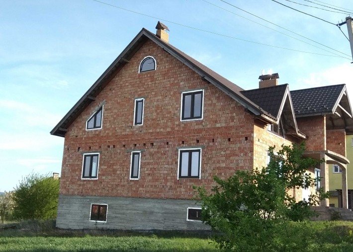 Триповерховий будинок в елітному районі (В.Кучурів) - фото 1