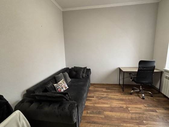 Продаж будинку вул. Маршала Рибалка, +10сот землі, всі комунік.міські Чернівці