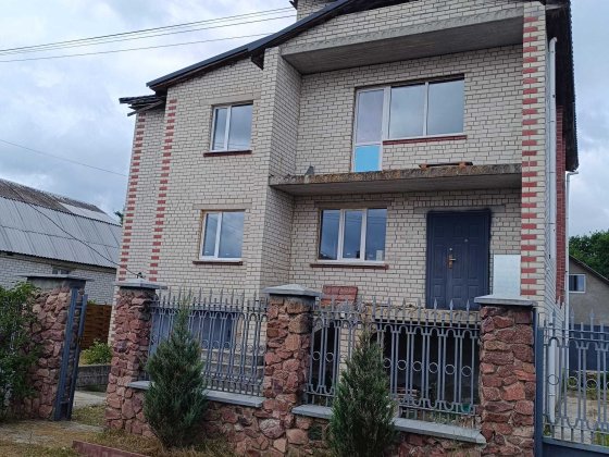 120 км от Київа дом 11х11 + гостевой дом +уч.10 сот.окраина Чернигова Чернігів