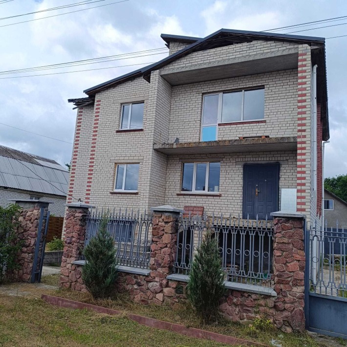 120 км от Київа дом 11х11 + гостевой дом +уч.10 сот.окраина Чернигова - фото 1