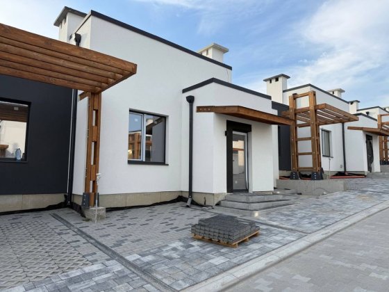 Кутовий котедж у КМ Котеджне містечко Друзі — 98 м² + 3.1 сот Ровно