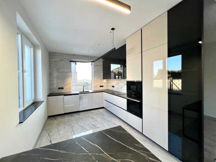 Продаж 3к будинку з якісним ремонтом та власною ділянкою у престижному районі міста - фото 1