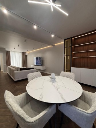 Таунхаус з дизайнерським ремонтом і меблями - фото 1