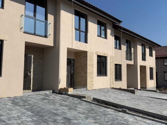Продам котедж в КМ Етнія на Щасливому, максимальна комплектація Ровно