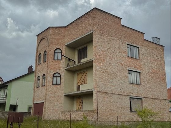 Продаж будинку з розглядом під інвестицію в межах Рівного, 10 соток, з можливістю докупити поряд ще  Рівне