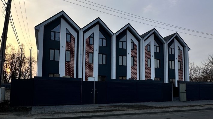 Власний будинок у Києві за 59 000 $ -  простір, тиша та комфорт - фото 1