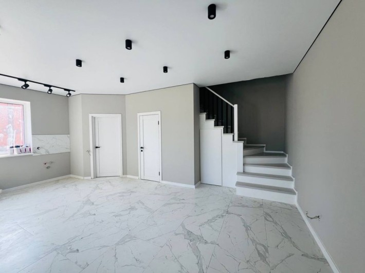 Продам таунхаус з ремонтом - фото 1