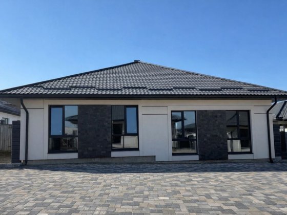 Двоян з терасою за Епіцентром. Огорожа, міські комунікації Ровно