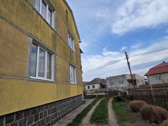 Продам просторий будинок умови для фермерського господарства -140000₴ Ужгород